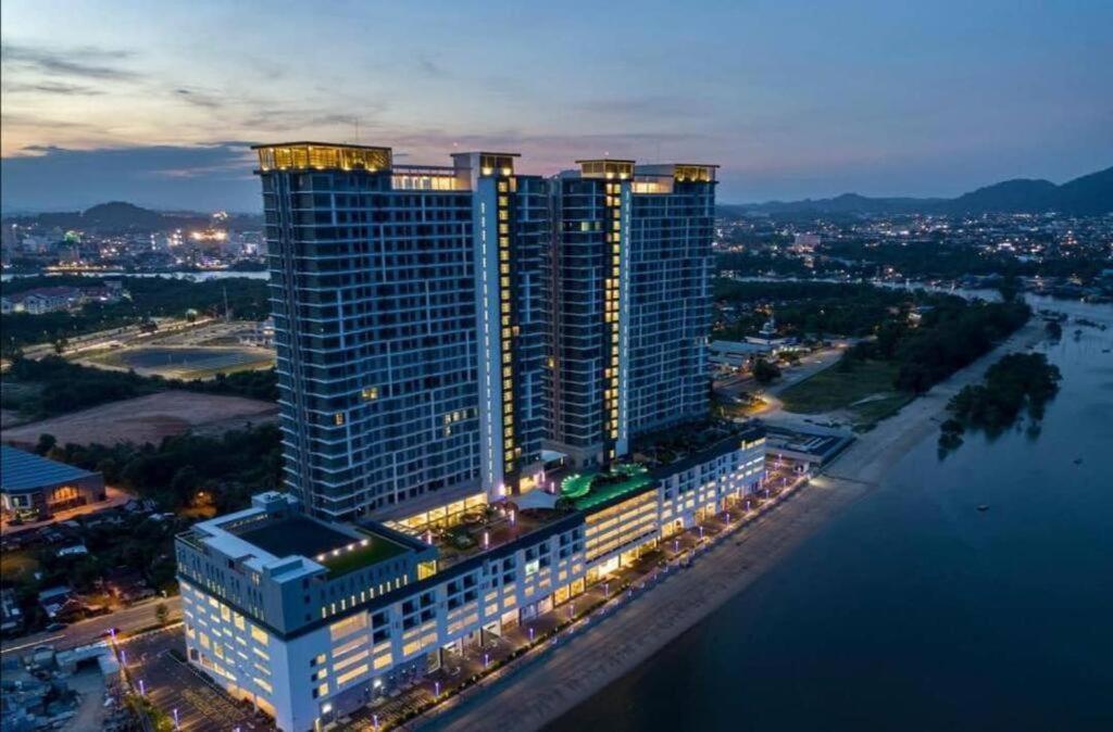 Leisure2 Imperium Seaview Apartment